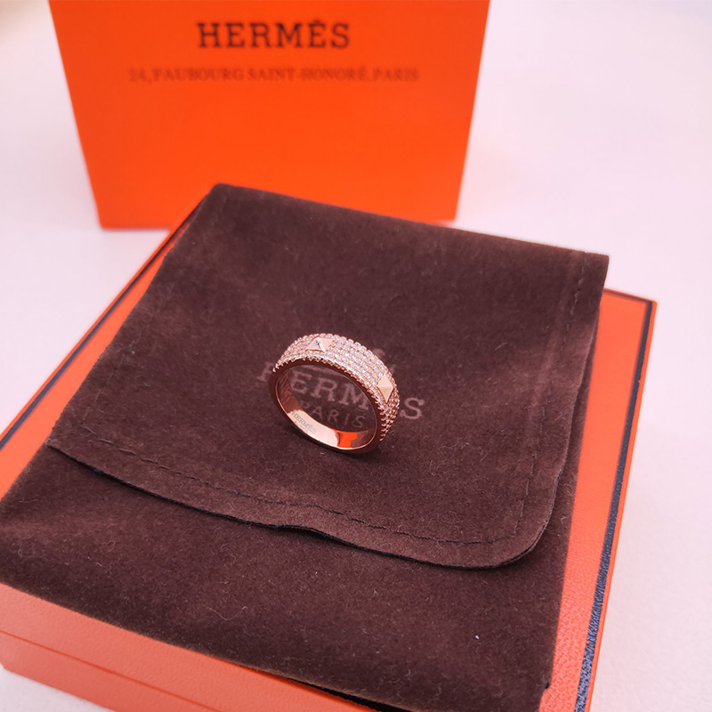 hermes-mini-clous-ring-crystal-rose.jpg